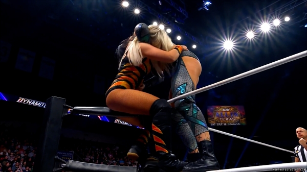 Click to view full size image
==============
wowdynamite20250212_00_04_33_20_Still336.jpg wowdynamite20250212_00_04_33_20_Still336.jpg