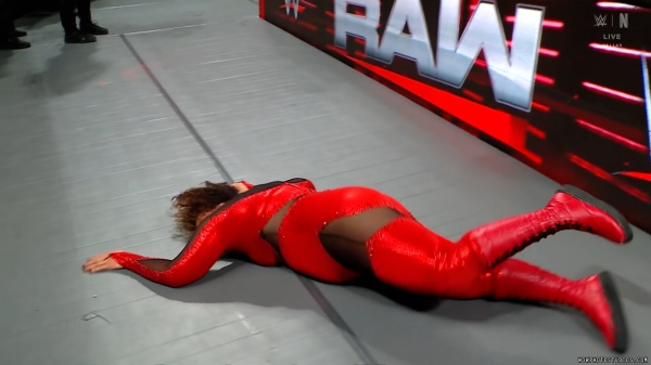 Click to view full size image
==============
wowraw20250120_00_03_58_25_Still370.jpg wowraw20250120_00_03_58_25_Still370.jpg