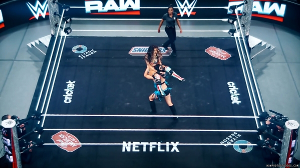 Click to view full size image
==============
wowraw20250120_00_04_35_00_Still555.jpg wowraw20250120_00_04_35_00_Still555.jpg