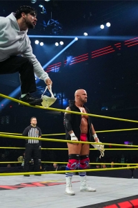 TNAiMPACT2507_EricYoung_w-_TheNorthernArmory_vs_JoshAlexander-WM-4.jpg