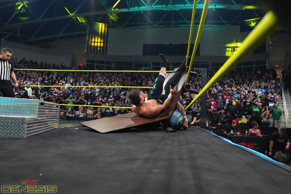 TNAGenesis2025_JoshAlexander_vs_MikeSantana-WM-71.jpg