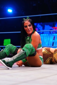 TNAUnderSiege2025_TessaBlanchard_w_RobertStone_vs_AriannaGrace_w-_SantinoMarella-WM-36.jpg