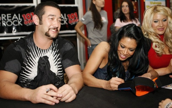 Click to view full size image
==============
6743460.jpg 6743460.jpg